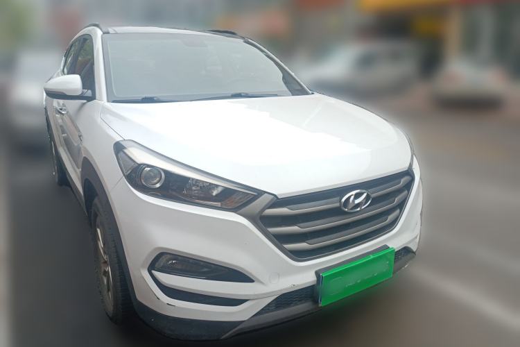 Used Hyundai Tucson 2015 1.6T Dual-Clutch Two-Wheel-Drive Smart Model Front Right 45 Deg