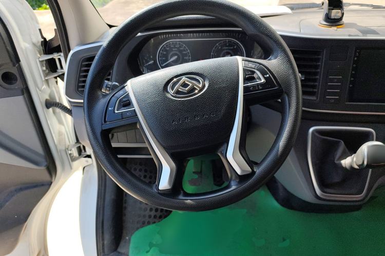 Used SAIC MAXUS Xintu V80 2023 2.0T Manual Classic Aoyuntong Short Wheelbase Ultra-Low Roof 5/6-Seater
