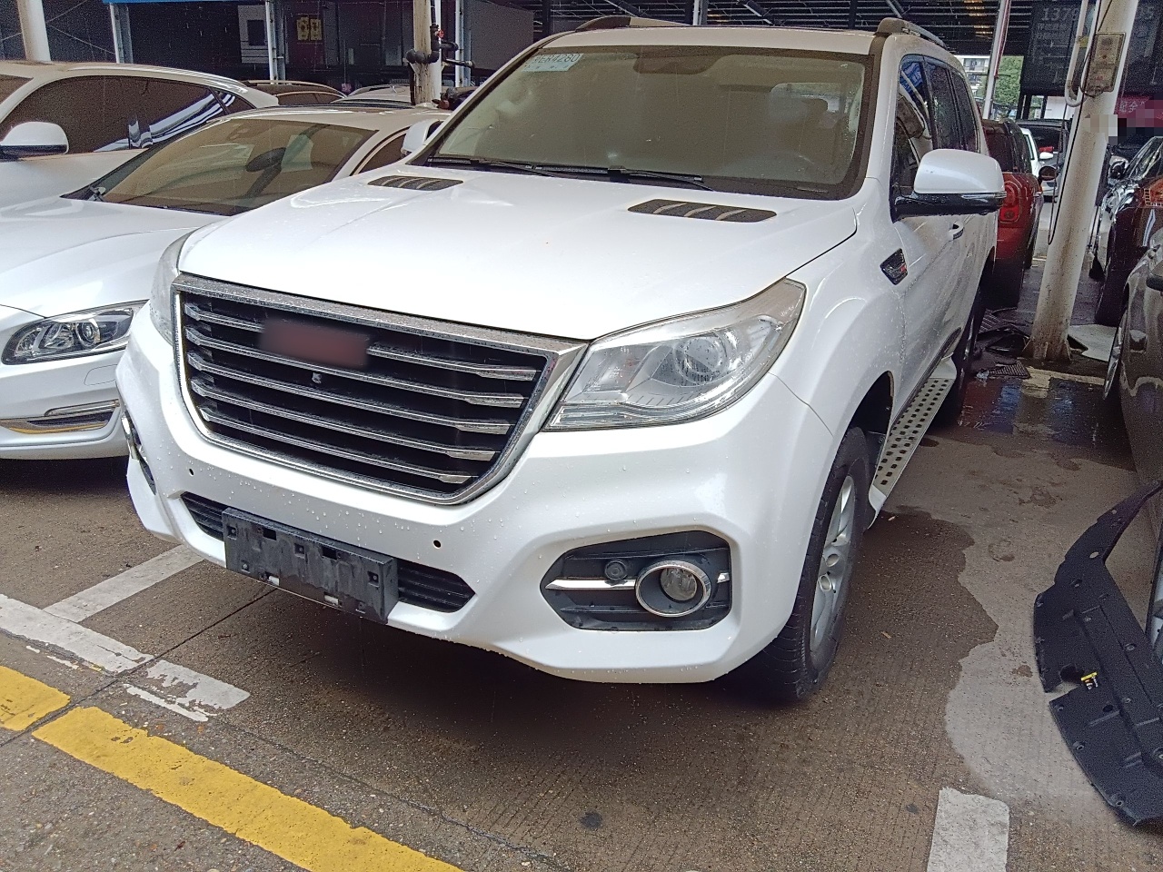 Под передней частью автомобиля