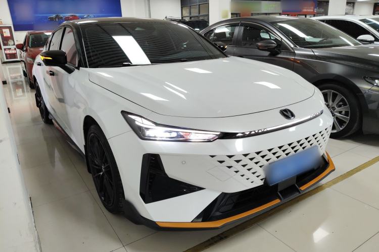 Used CHANGAN UNI-V 2025 1.5T 500Bar Prestige Sporty Version
