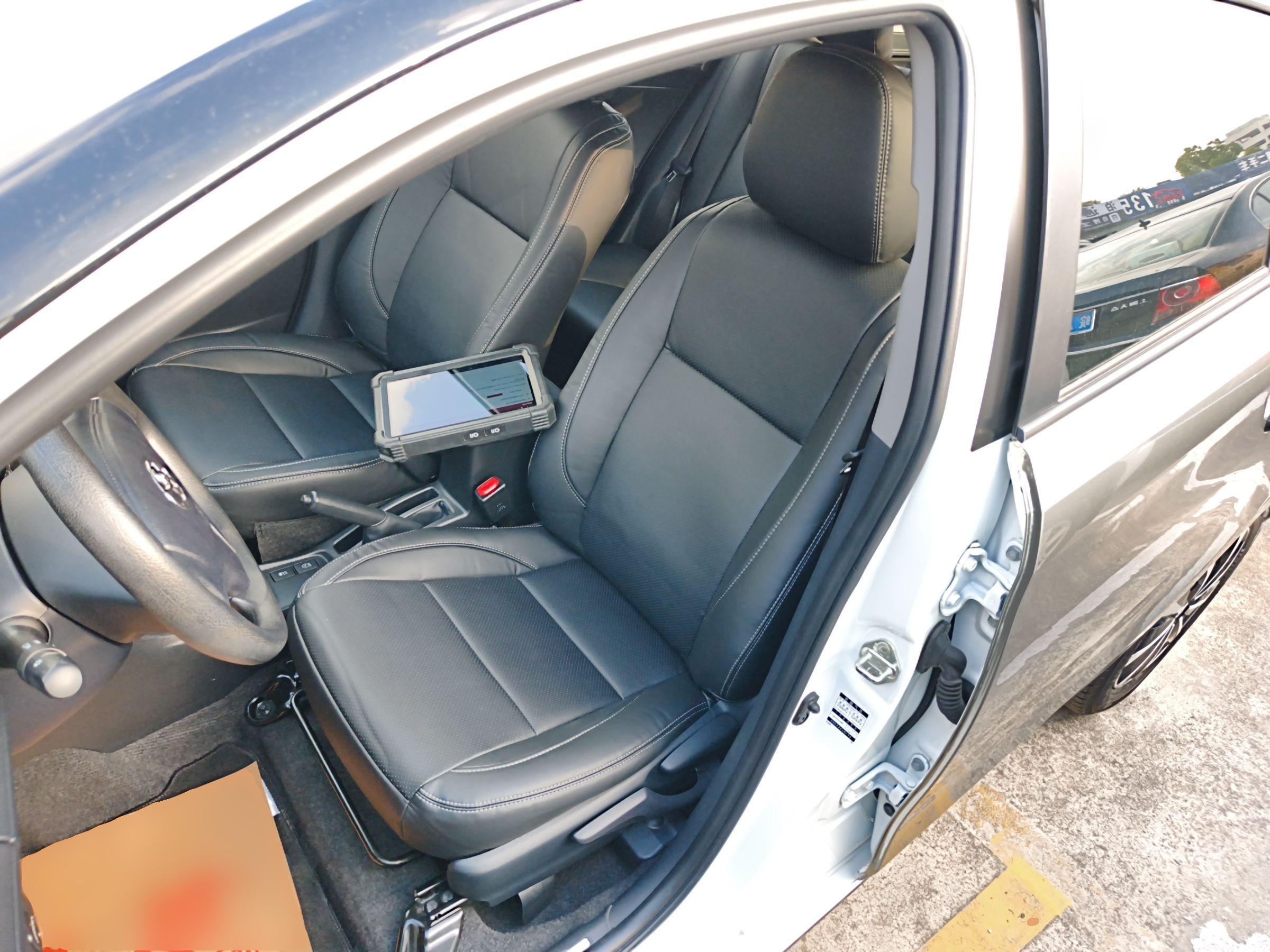 Переднее сиденье в автомобиле