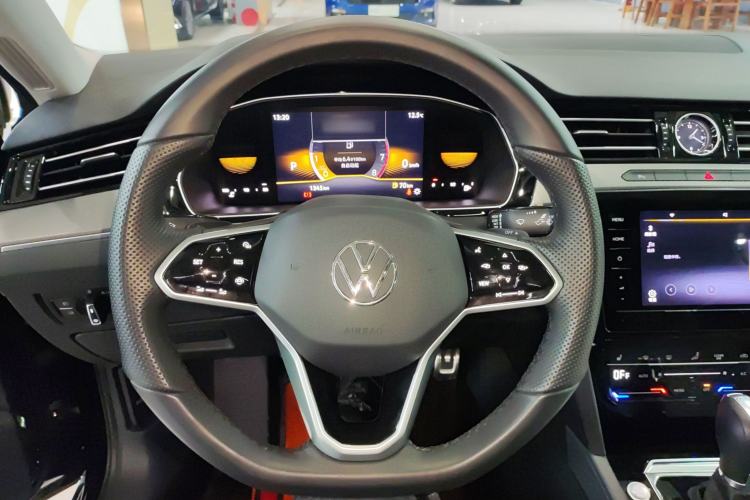 Used Volkswagen Magotan 2025 Revised Version Zhongxiang Edition 280TSI DSG Luxury Trim Steering Wheel