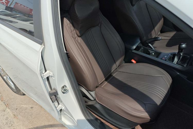 Used Roewe i5 2023 1.5L Manual Comfort Edition
