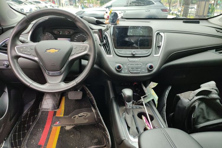 Used Chevrolet Malibu XL 2022 535T Automatic Sport Edition Center Console