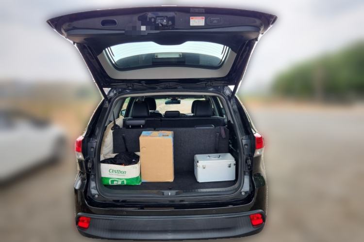 Used Toyota Highlander 2018 2.0T Two-Wheel-Drive Luxury Edition 7 Seats Emission Standard China V
