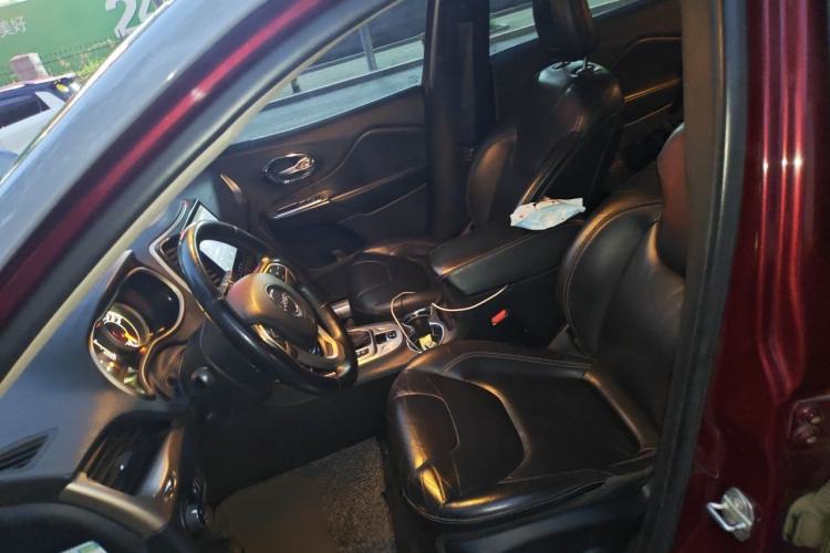 Used Jeep Cherokee 2016 2.4L Leading Edition
