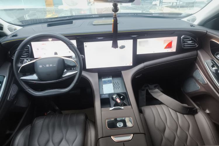 Used EXEED Lanyue 2023 400T Four-Wheel Drive Star Prestige 7-Seater Center Console