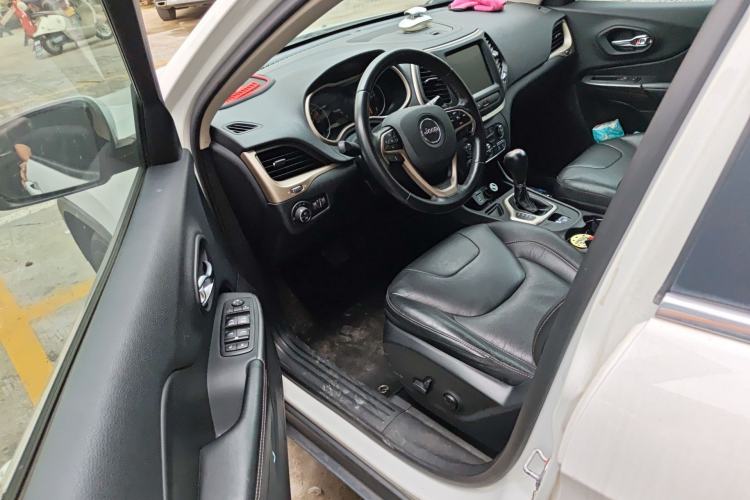 Used Jeep Cherokee 2017 2.0L Superior Edition