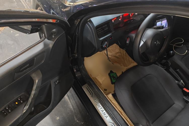 Used Volkswagen Santana 2015 1.6L Manual Fashion Edition Driver Seat