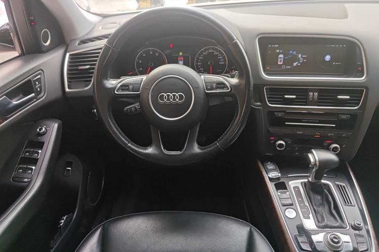 Used Audi Q5 2017 40 TFSI Comfort Model Steering Wheel
