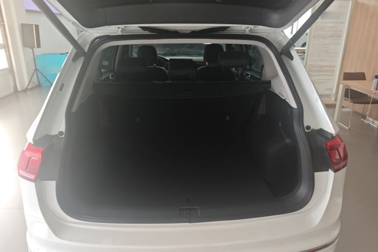 Used Volkswagen Tiguan L 2024 Outstanding Model 330TSI Automatic Two-Wheel Drive R-Line Dragon Glory Edition