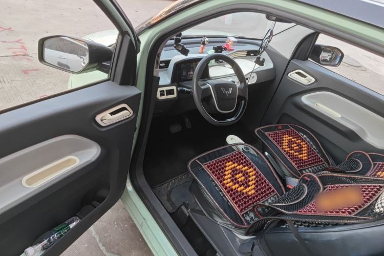 Used Wuling Hongguang MINIEV 2021 Macaron Premium Model – Lithium Iron Phosphate Interior 3