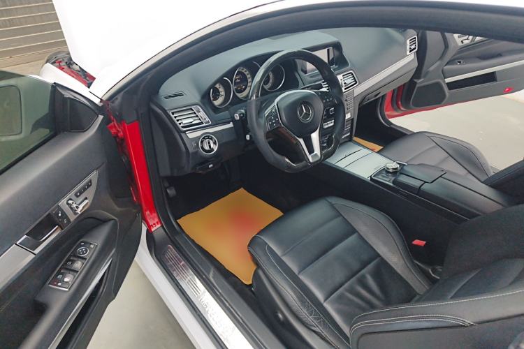 Used Mercedes-Benz E-Class 2014 E 200 Coupe Interior 1