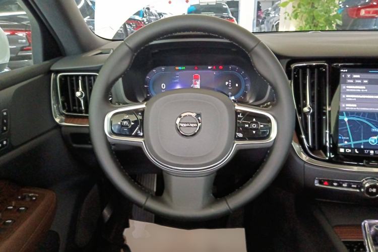 Used Volvo V60 2024 B5 Zhiyuan Luxury Edition
