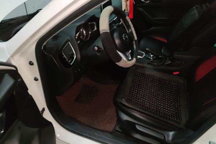 Used Mazda 3 Axela 2016 Sedan 1.5L Automatic Luxury Model
