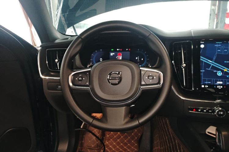 Used Volvo XC60 2025 B5 4x4 Smart Luxury Edition