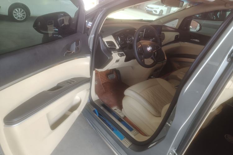 Used Buick GL8 2023 Facelifted Land Cruiser Executive Luxury Version