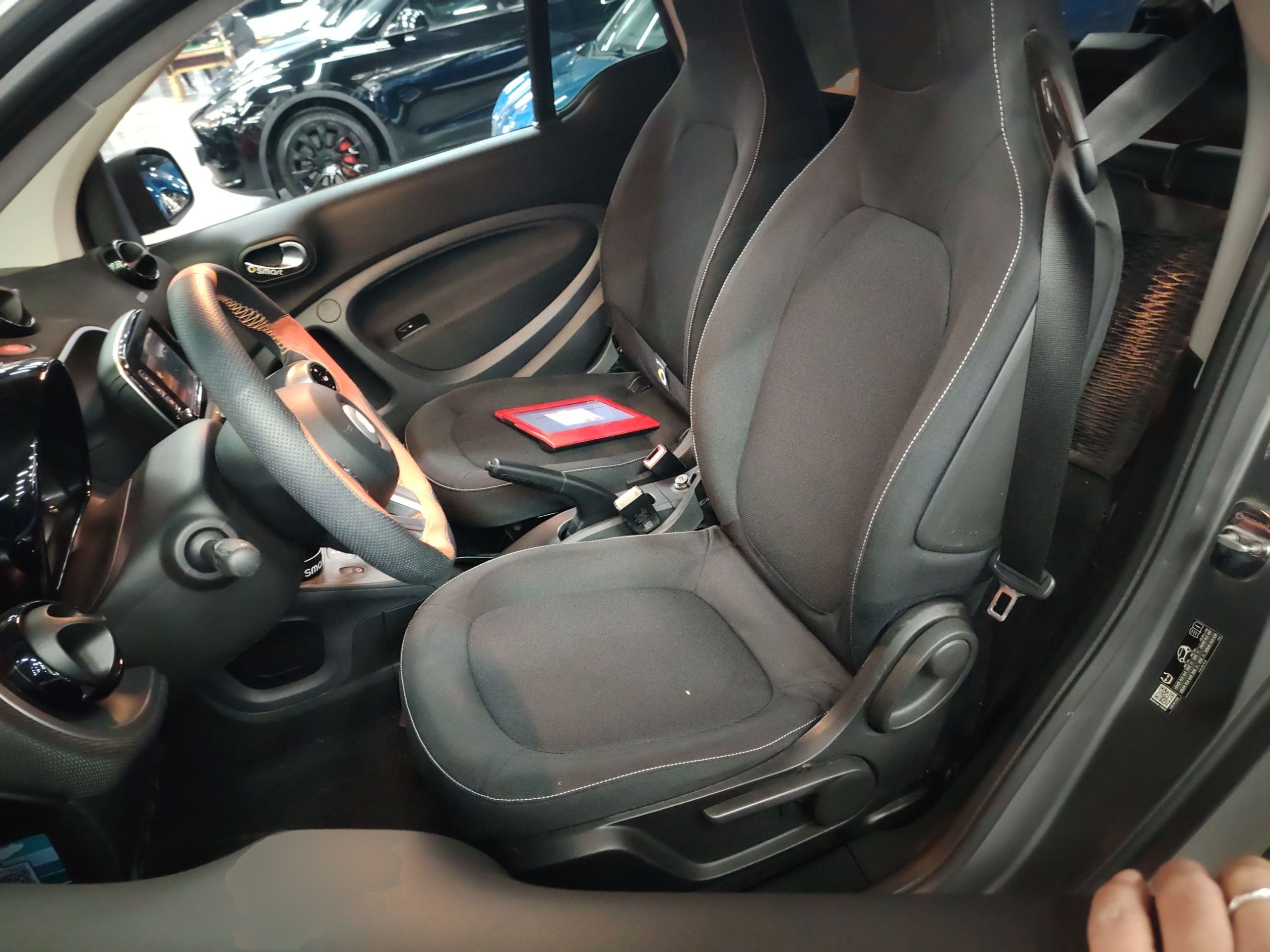 المقاعد الأمامية داخل السيارة