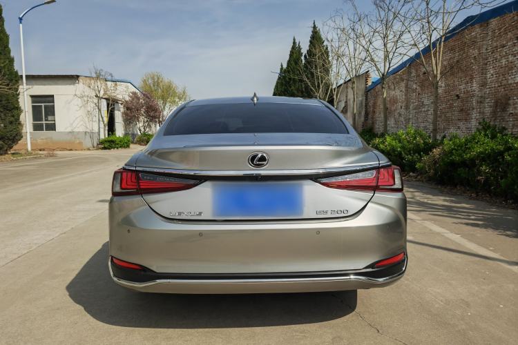 Used Lexus ES 2021 200 Excellence Edition
