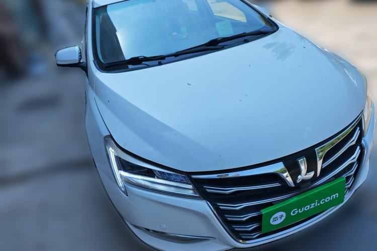 Used Luxgen 5 2015 1.8T Automatic ZhiZun Model
