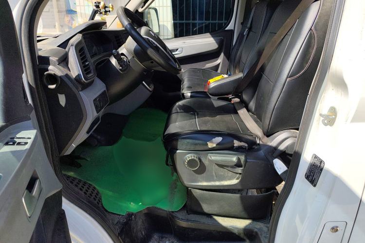 Used SAIC MAXUS Xintu V80 2023 2.0T Manual Classic Aoyuntong Short Wheelbase Ultra-Low Roof 5/6-Seater
