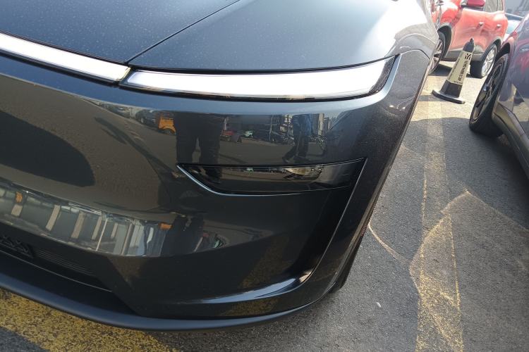 Used Tesla Model Y 2025 Long-Range All-Wheel-Drive Version
