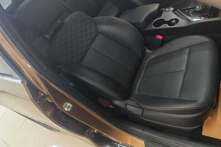 Used Kia KX7 2017 2.0T Automatic Two-Wheel Drive GLS 7-Seater
