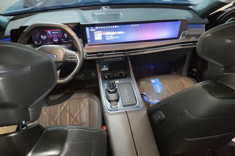 Used Ford Edge 2025 Ford Explorer L 2.0T EcoBoost Four-Wheel Drive 7-Seater Supreme Model Center Console