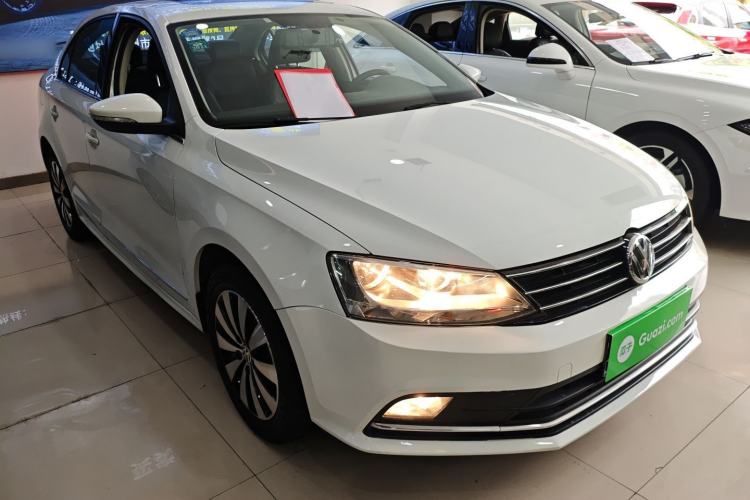 Used Volkswagen Sagitar 2017 230TSI Automatic Comfort Version Front Right 45 Deg