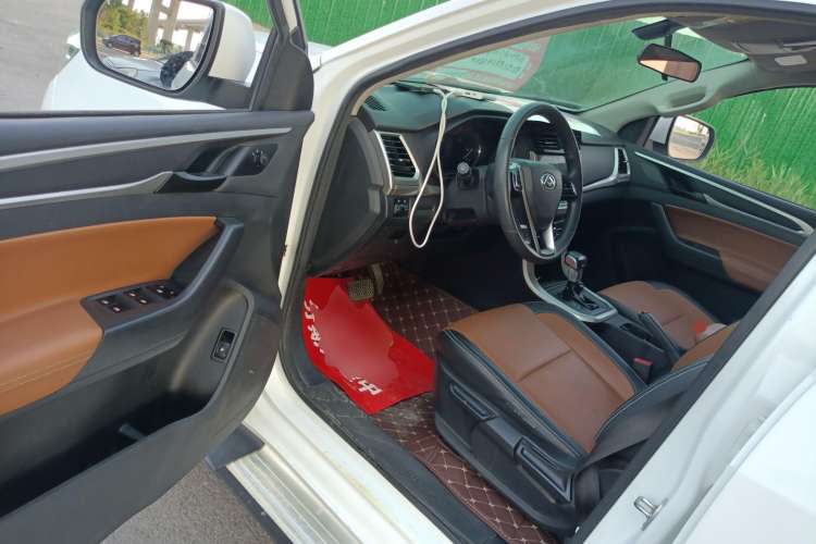 Used SAIC MAXUS T70 2020 2.0T Diesel Automatic 4x4 Commemorative Edition with Long Bed and High Ground Clearance
