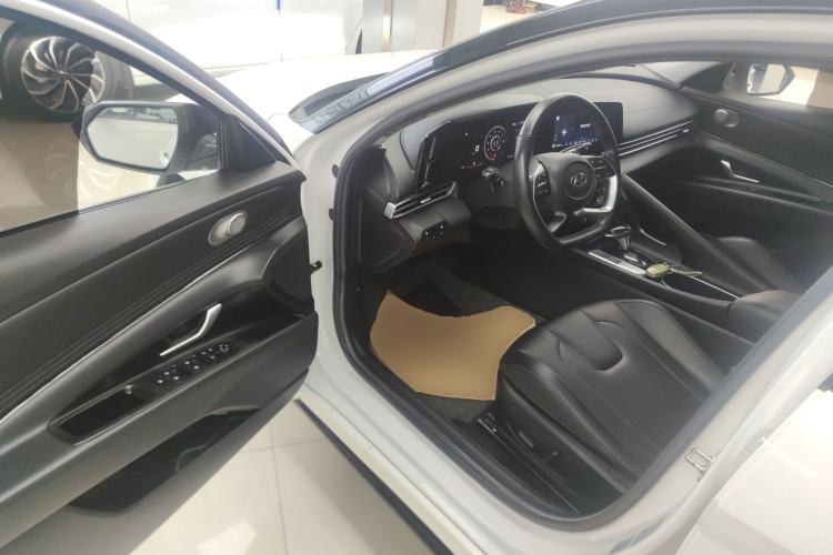 Used Hyundai Elantra 2021 1.5L CVT LUX Prestige Edition