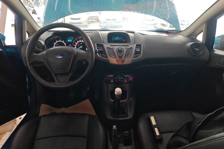 Used Ford Fiesta 2013 Sedan 1.5L Manual Fashion Edition Center Console
