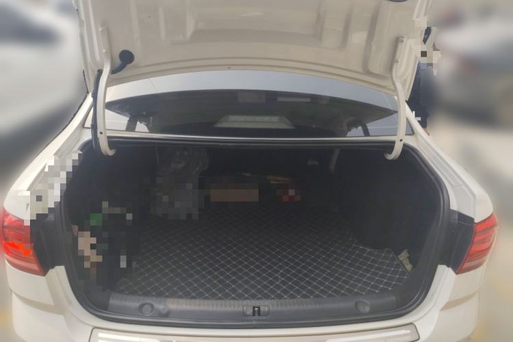 Used Volkswagen Lavida 2017 1.6L Manual Fashion Edition Trunk