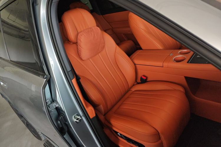 Used Hima AITO M8 2025 Extended-Range Ultra Version 53.4 kWh 5-Seater Edition Right Front Seat