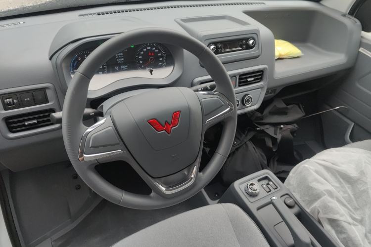 Used Wuling Yangguang 2025 Model 400km Bus Edition—Comfort Edition
