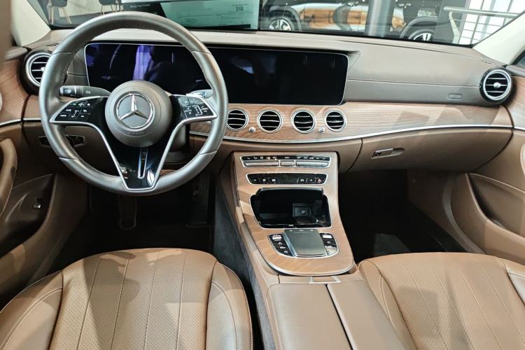 Used Mercedes-Benz E-Class 2023 E 300 L Luxury Model Center Console