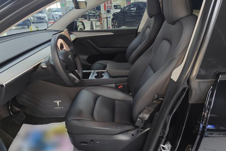 Used Tesla Model Y 2023 Rear-Wheel-Drive Version Left Front Seat