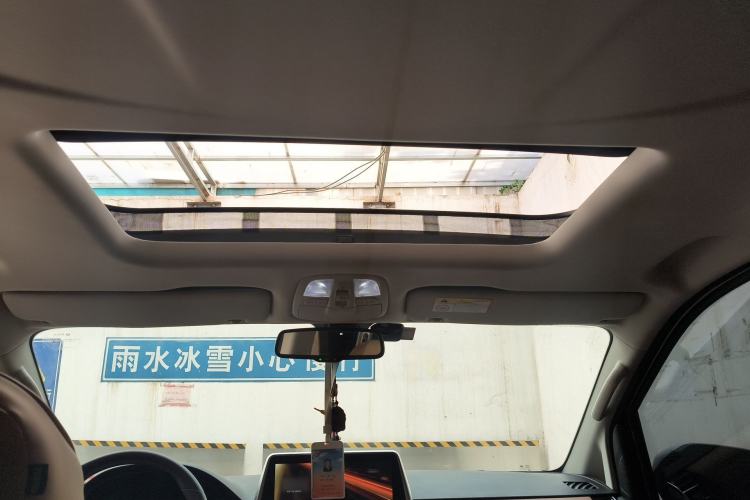 Used SAIC MAXUS G20 2021 PLUS 2.0T Gasoline Automatic Luxury Edition Headliner