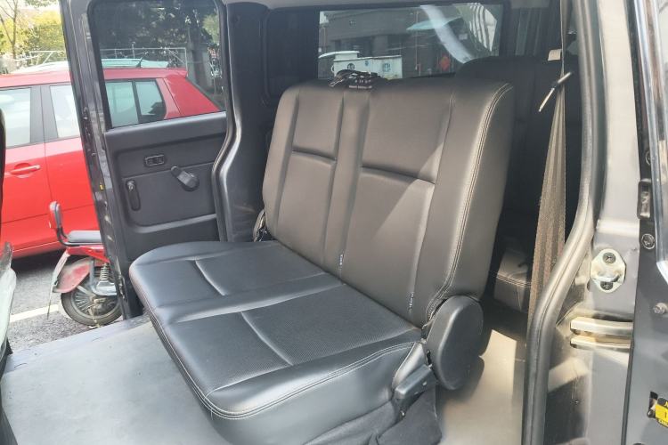 Used Jinbei Gold Hiace 2021 1.5L Passenger Van Travel Lion 6-Seater