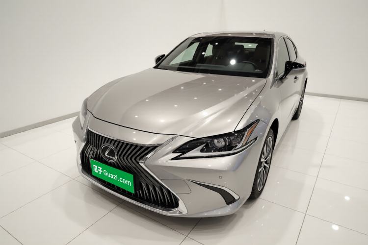 Used Lexus ES 2020 300h Premier Edition