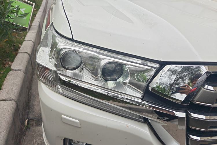 Used Toyota Land Cruiser  Right Front Headlight