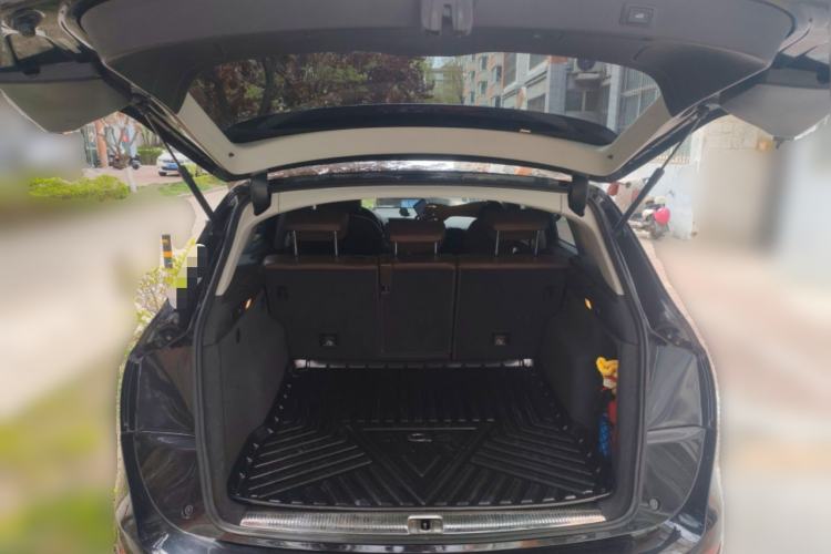 Used Audi Q5 2017 Plus 40 TFSI Ambition Model Trunk