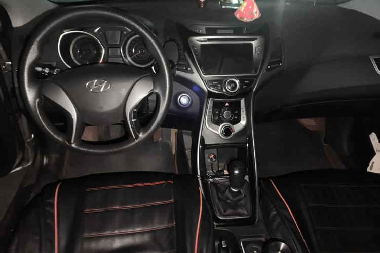 Used Hyundai Elantra (5th Generation / Langdong) 2015 1.6L Manual Leading Model Center Console