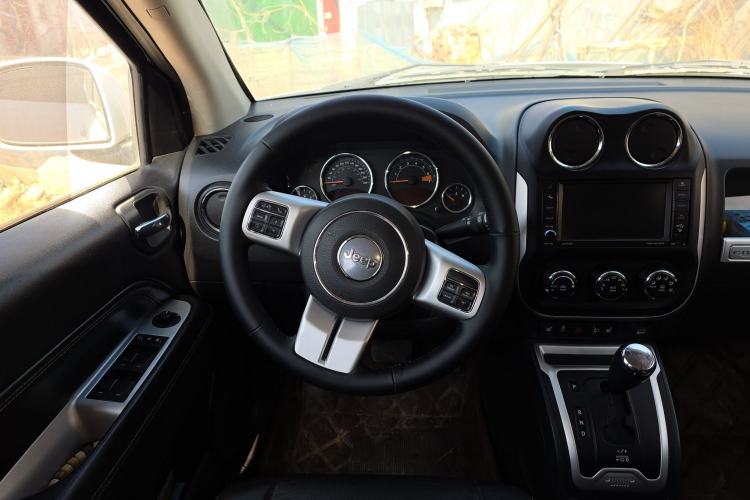 Used Jeep Compass (Import) 2015 2.0L Two-Wheel Drive Luxury Edition
