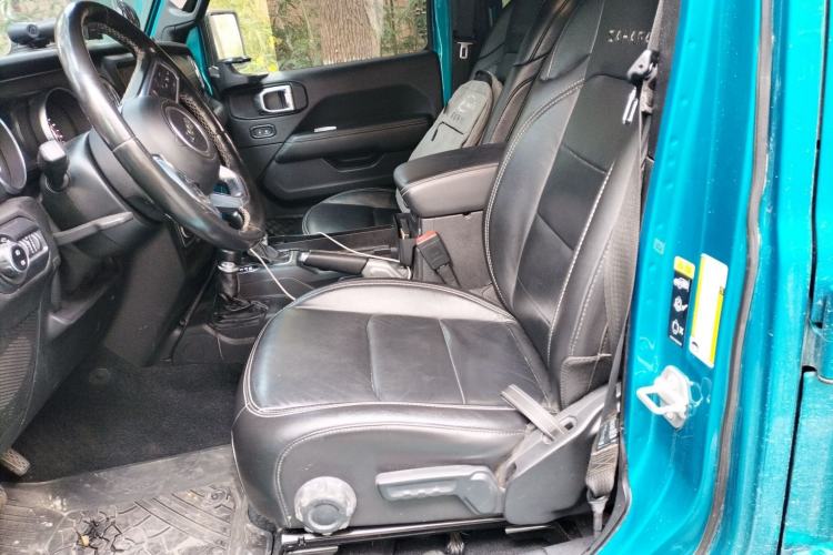 Used Jeep Wrangler 2019 2.0T Sahara Four-Door Version China VI Emission Standard