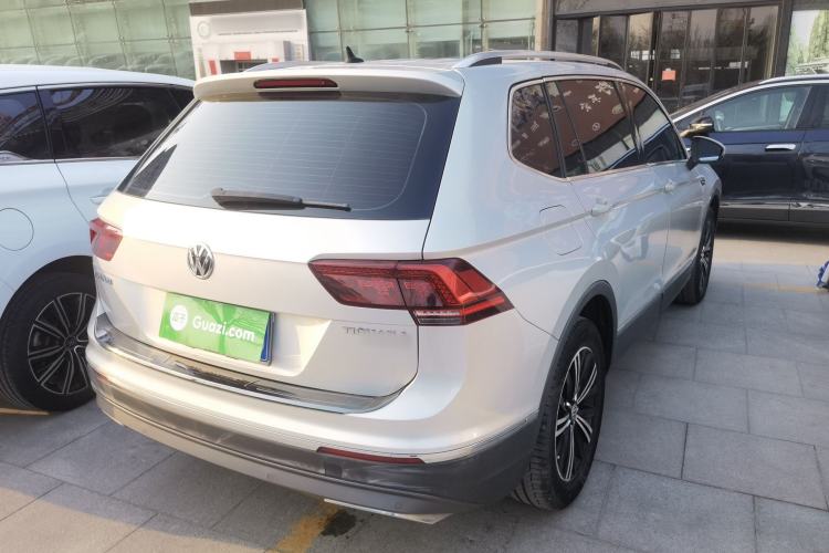 Used Volkswagen Tiguan L 2018 380TSI Automatic All-Wheel Drive Luxury Edition Rear Right 45 Deg