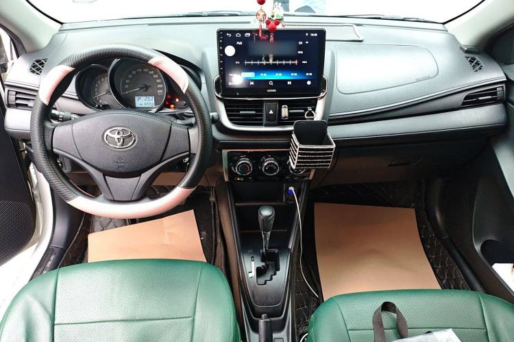 Used Toyota YARiS L Zhi Xuan 2020 1.5L CVT Leading Edition Center Console