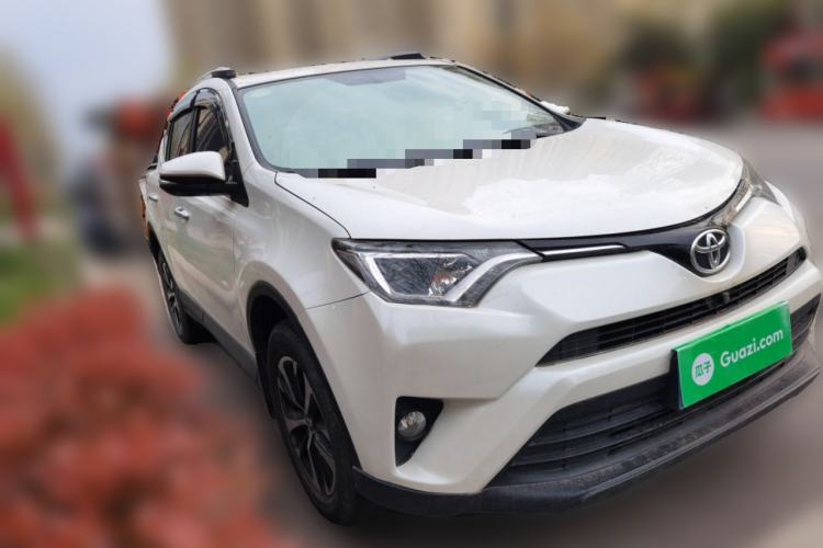 Used Toyota RAV4 2016 2.0L CVT Two-Wheel Drive Fashion Edition China V Standard Front Right 45 Deg