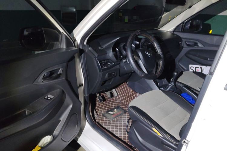 Used Wuling Hongguang 2019 1.5L S Basic Version China VI Standard LAR
