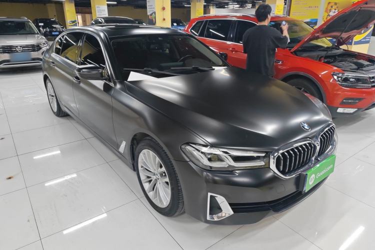 Used BMW 5 Series 2021 525Li Luxury Package Front Right 45 Deg